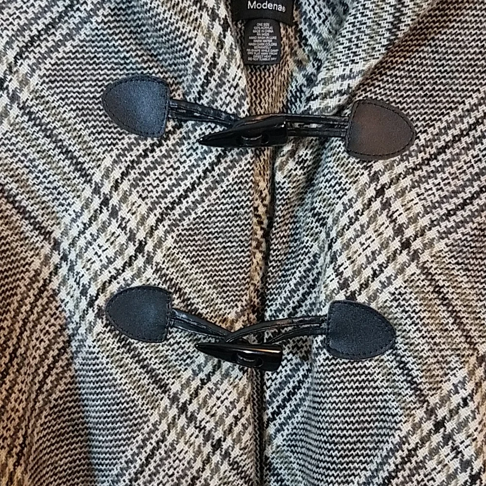 Modena Shawl - Picture 3 of 5